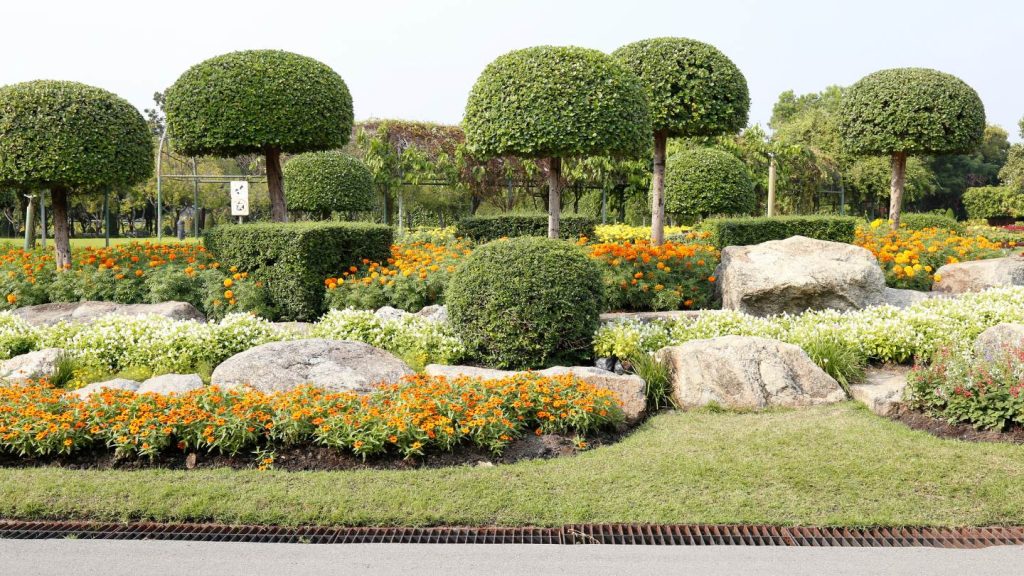 what are the benefits of eco friendly landscaping